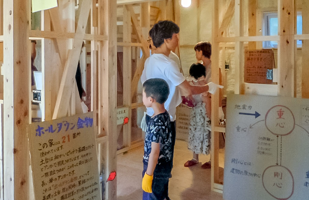 上越市の住宅会社の構造見学会