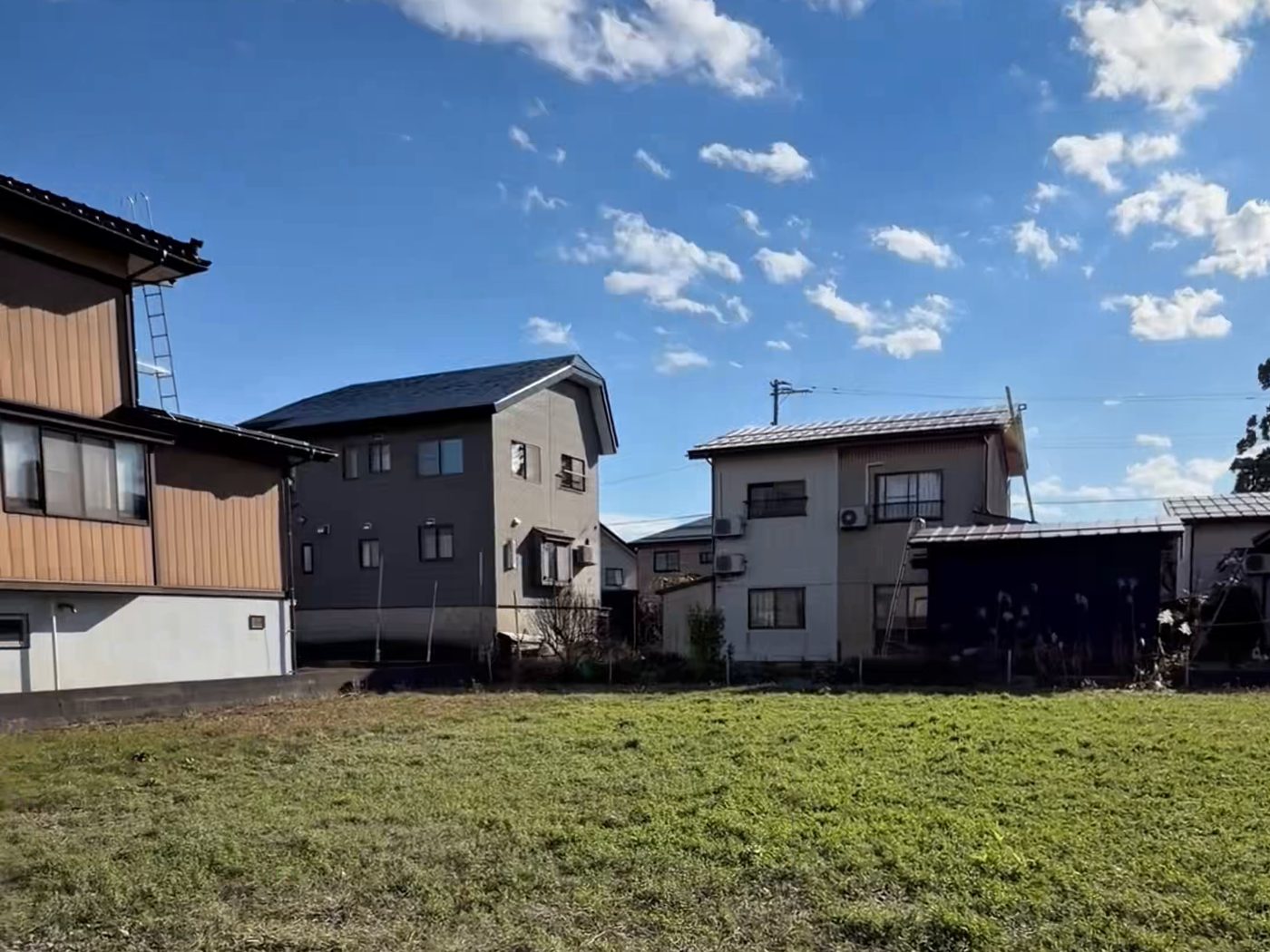 上越市高土町2丁目 分譲地の現地。落ち着いた住宅街の一角